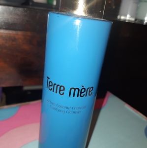 Terre mere facial cleanser